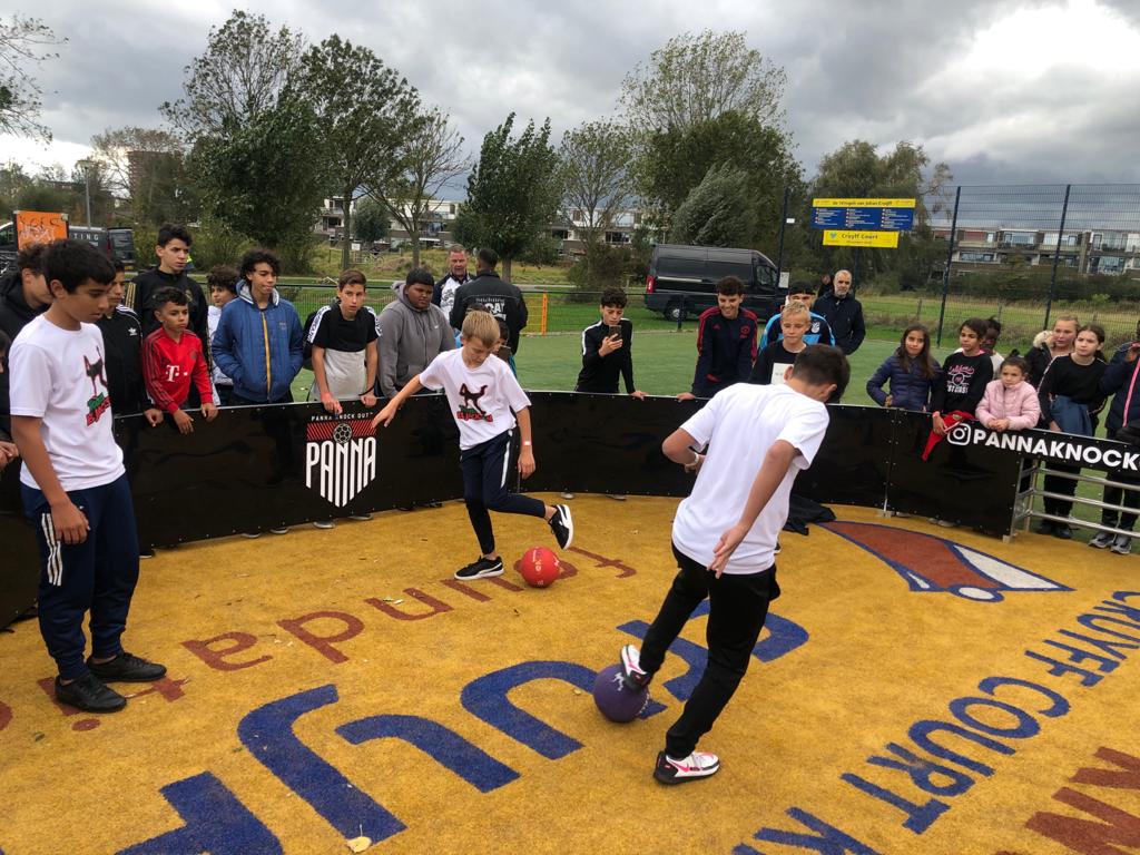 Jeugd bezig tijdens het Vlissingen Panna Knock Out kampioenschap